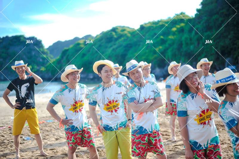 Đồng phục teambuilding đi biển sáng tạo, tươi trẻ, dễ nhận diện giúp nhân viên đoàn kết, gần gũi hơn