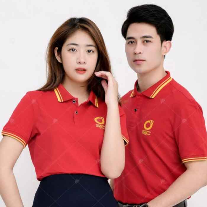 Logo SJC màu vàng nổi bật, tạo điểm nhấn cho bộ đồ đồng phục