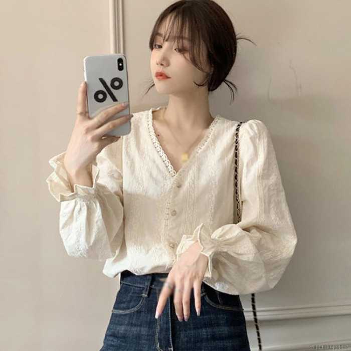 Mẫu áo sơ mi bánh bèo phối quần cạp cao tôn dáng