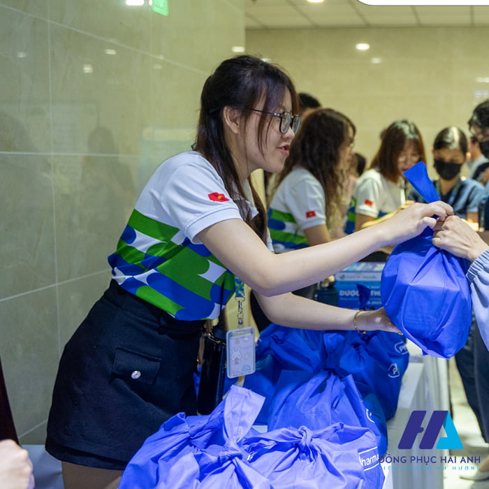 Đồng phục áo polo Pharmacity hiện đại, năng động nhưng thanh lịch