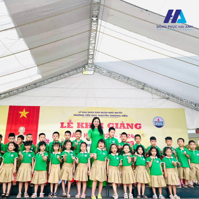 Thiết kế đồng phục màu xanh lá của trường Tiểu học Nguyễn Thượng Hiền