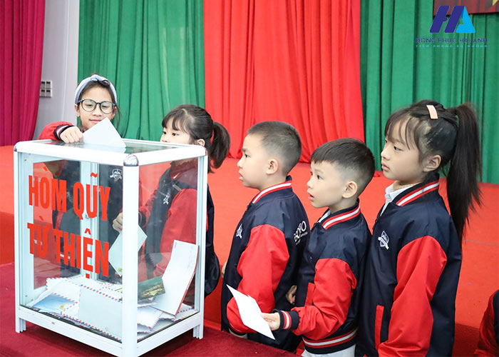 Áo khoác đồng phục bomber học sinh iSchool giúp giữ ấm cho các bạn học sinh