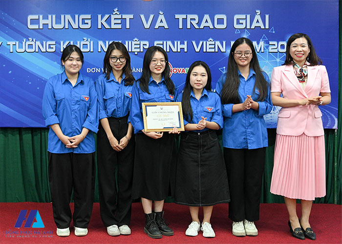 Đồng phục Đoàn trường Học viện Báo chí và Tuyên truyền